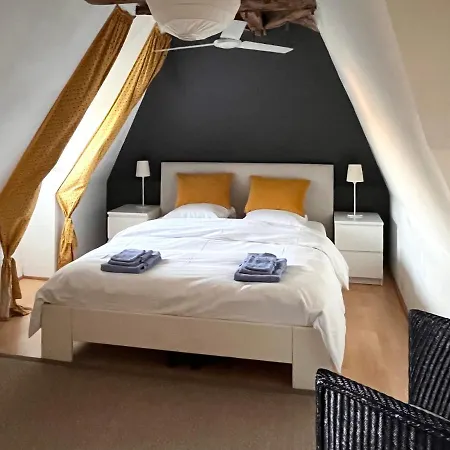 Relaxen Bij Zwembad Met Zicht Over De Cele Vallei *