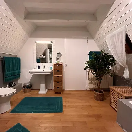 Relaxen Bij Zwembad Met Zicht Over De Cele Vallei *